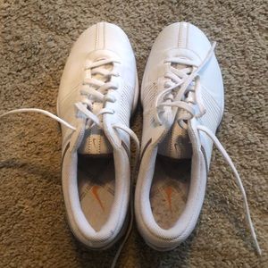 Nike (like new) women’s golf shoes